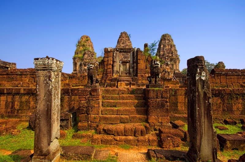 TEMPLE IN FOCUS 