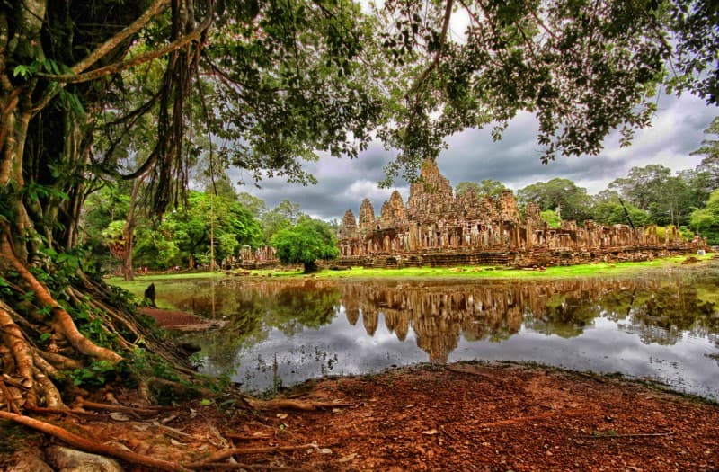 TEMPLE IN FOCUS 