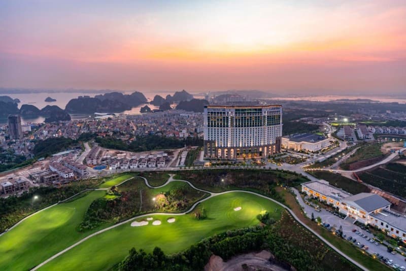 LUXURY GOLF PACKAGE NORTHERN VIETNAM: HANOI AND HALONG BAY