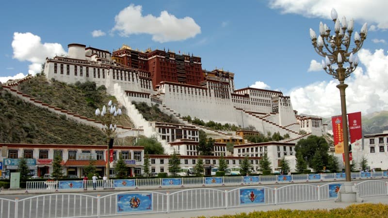 15-DAY ANCIENT CITIES TOUR IN TIBET, NEPAL, AND BHUTAN