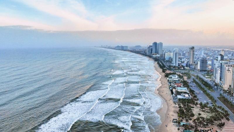 Da Nang beach off-peak season