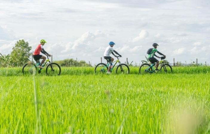 Pedal Through Paradise: Unveiling Cambodia's Hidden Gems on Two Wheels