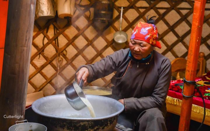 Mongolian Suutei Tsai - © CutterLight