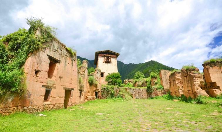 Drukgyel Dzong Bhutan ruins - © gather