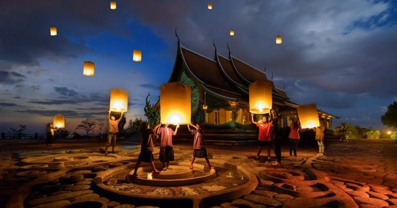 Yi Peng Lantern Festival - © Shutterstock
