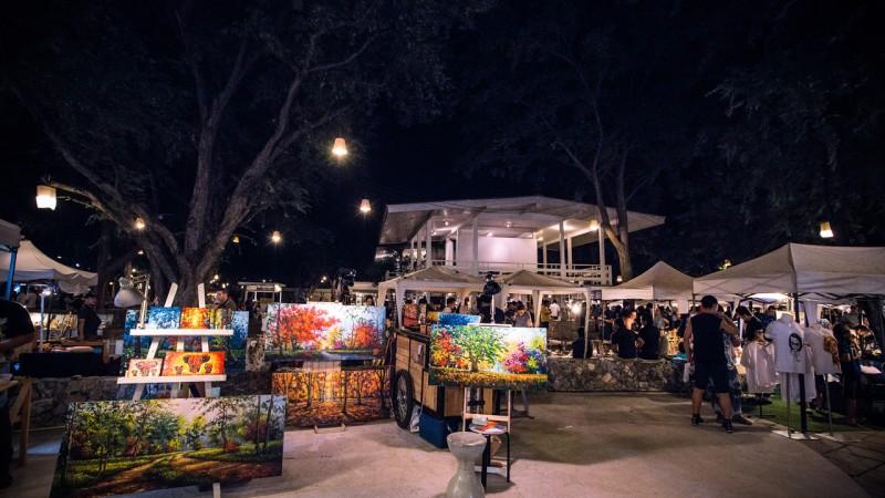 Cicada Market at night - © Thailand Tourism
