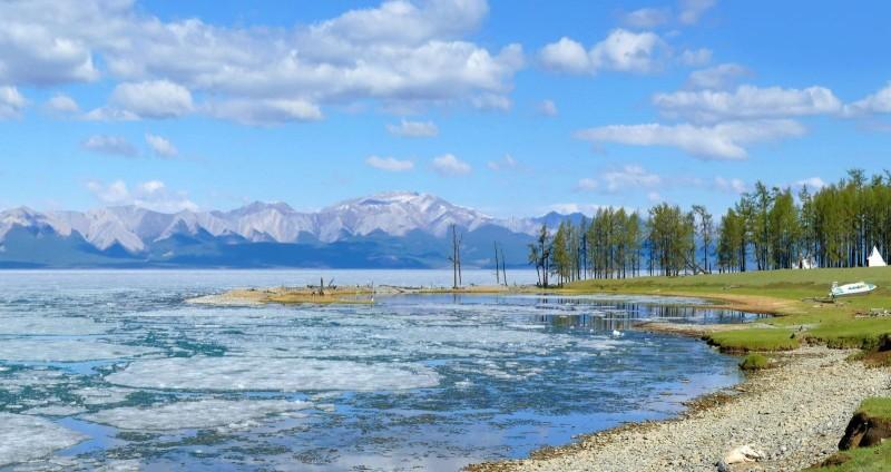 Khuvsgul Lake in Spring - © Britannica