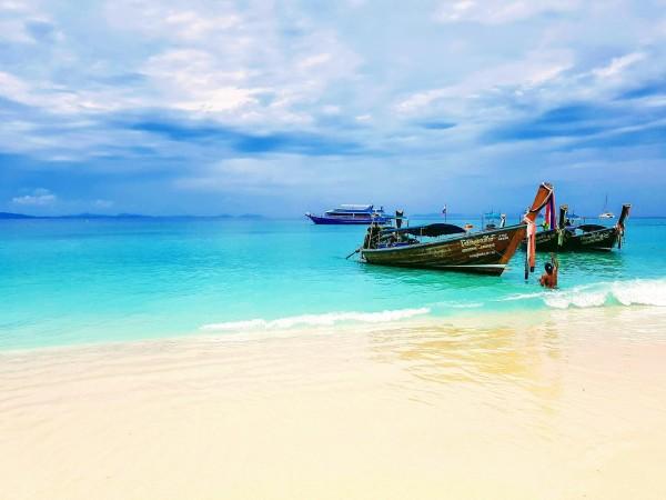 Phi Phi Islands' pristine coast - © The DK Photography