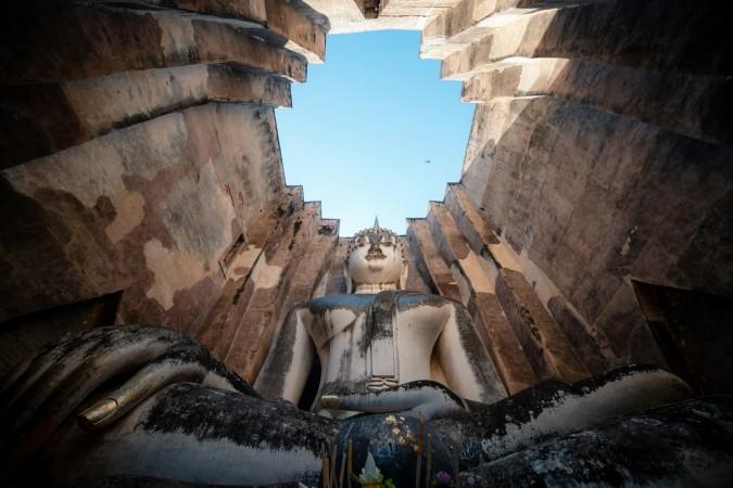 Exploring Wat Si Chum in Sukhothai Historical Park - © CJ Botha