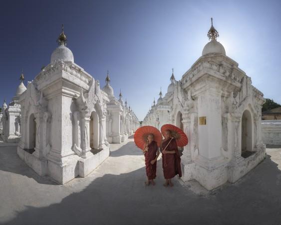 Kuthodaw Pagoda - © Andrey Omelyanchuk