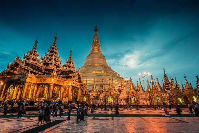Shwedagon Pagoda sunset