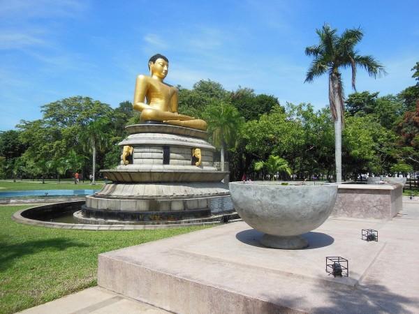 Viharamahadevi Park - © Globetrotter045