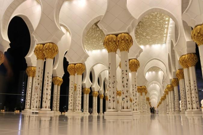 Sheikh Zayed Grand Mosque hall - © Hongbin