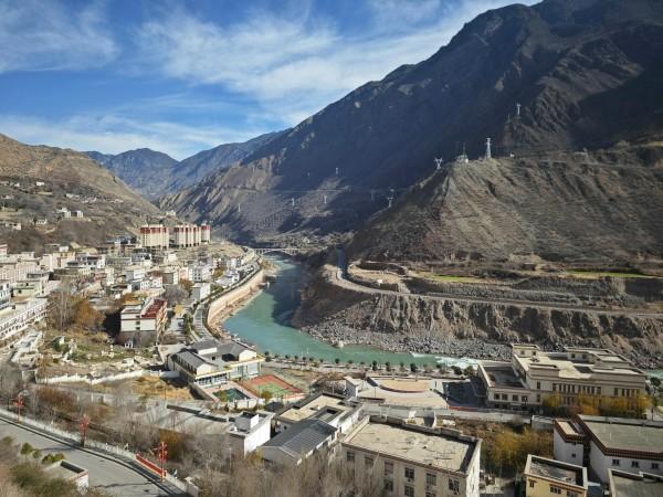 Chamdo town, Tibet - © Wanghao SANG