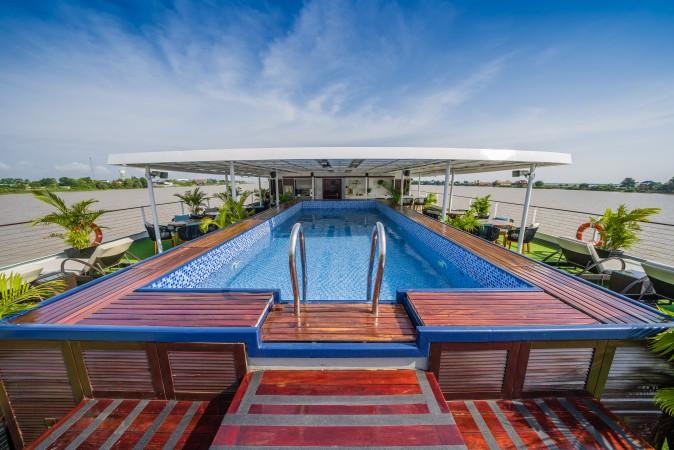 RV Indochine II sun deck