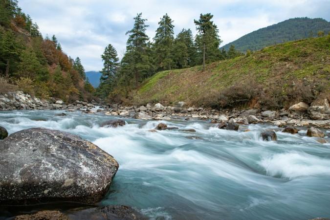 A clear day for a natural walk to Thimphu River