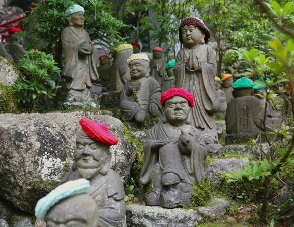 Little buddha statues at Miyajima temples by Bruna Santos