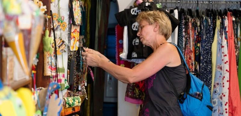 Foreign visitor in Galle local boutique - © gather